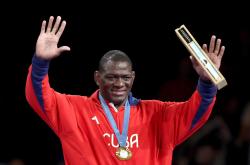 开云体育-美国田径运动员表现出色夺得银牌