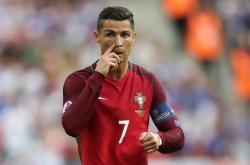 开云体育-瑞士铁骑冲垮永恒之城，德甲争冠悬念再起风云