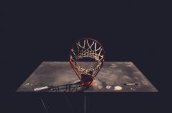 开云体育官网-哈登贡献制胜表现，勇士速胜北京队，一场跨越篮球世界的对话