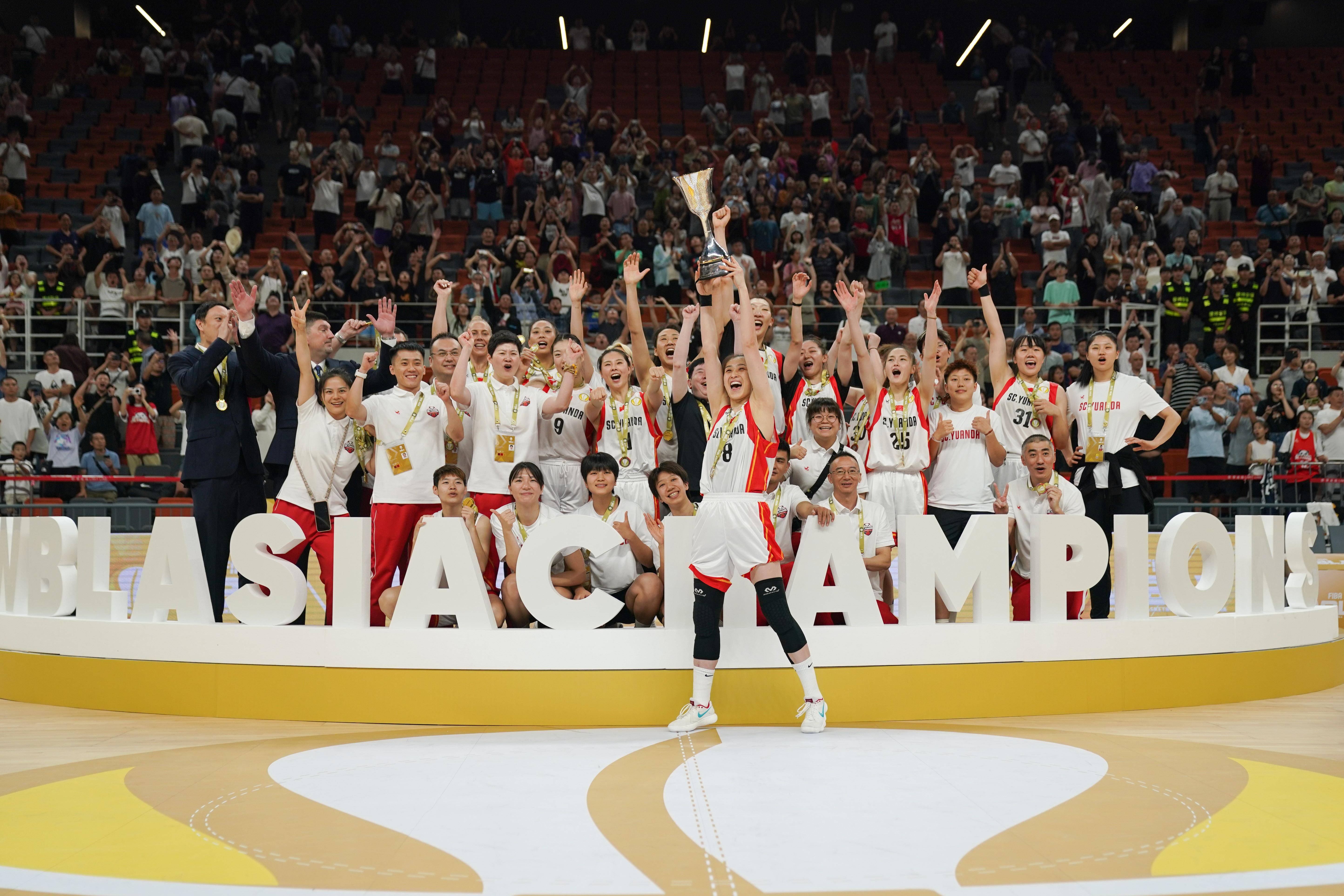 篮球赛事举办庆典庄重华丽,各队备战积极反应的简单介绍 篮球赛事举办庆典庄重华丽,各队备战积极反应的简单介绍