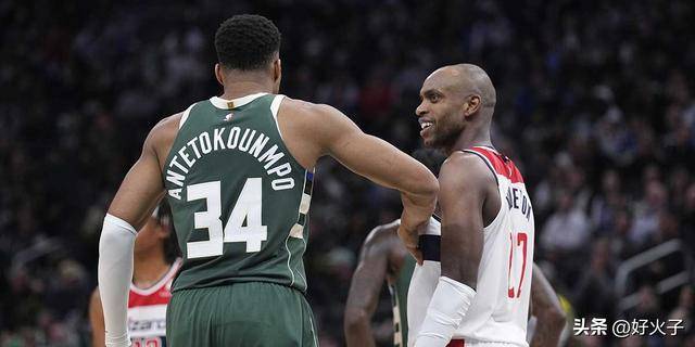 包含雄鹿战国王,字母哥米德尔顿鲍尔三巨头大爆发的词条 包含雄鹿战国王,字母哥米德尔顿鲍尔三巨头大爆发的词条