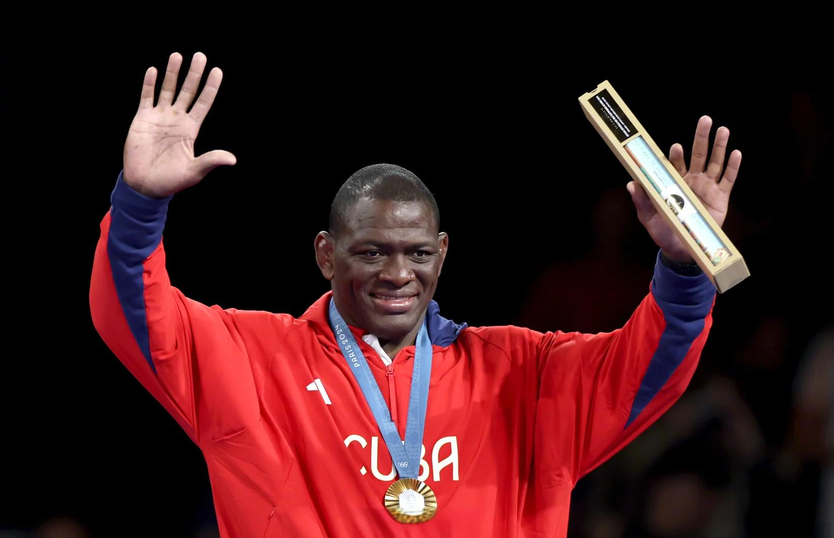 美国田径运动员表现出色夺得银牌 美国田径运动员表现出色夺得银牌