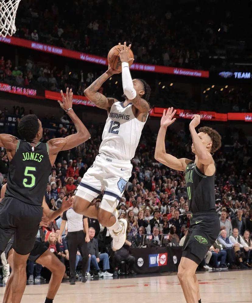 压哨入球帮助球队逆转胜利,英雄登场 压哨入球帮助球队逆转胜利,英雄登场