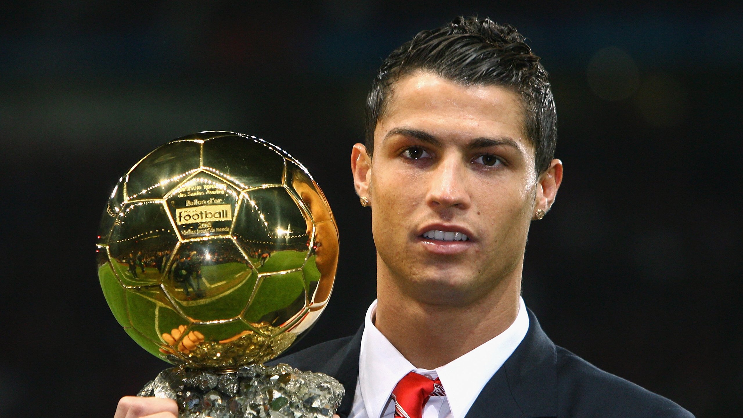 德甲争冠战焦点战，加拿大终结巴萨，足球世界的多元交响