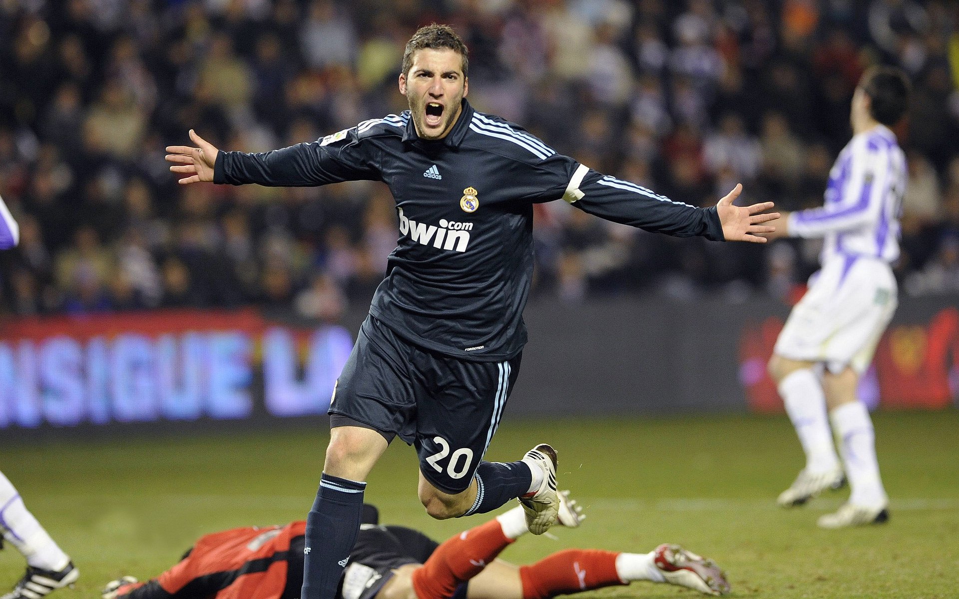 年度焦点之战之夜，克莱·汤普森如何以完美节奏完全掌控赛场